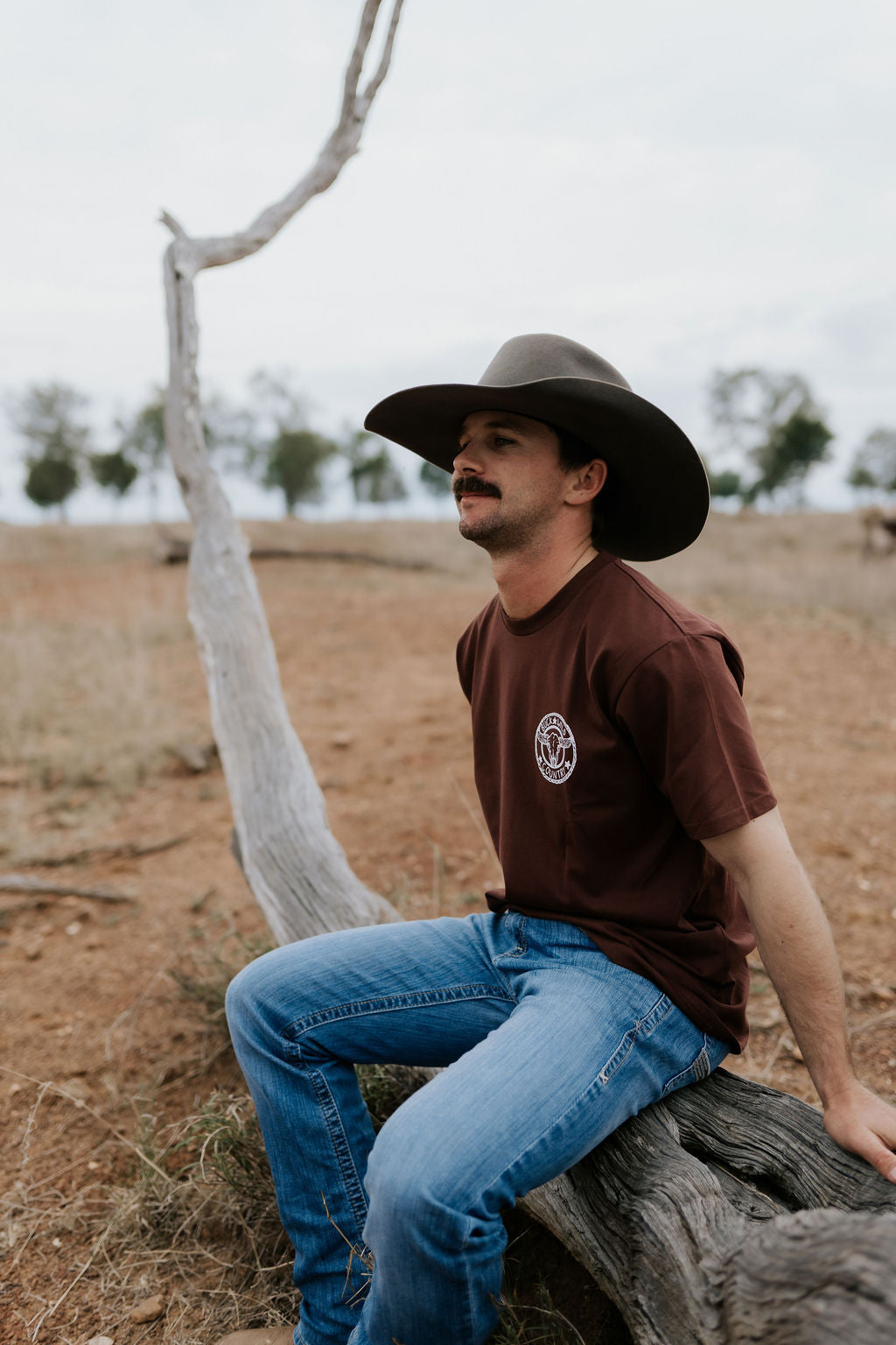 CHESTNUT BUCKLE UP T-SHIRT