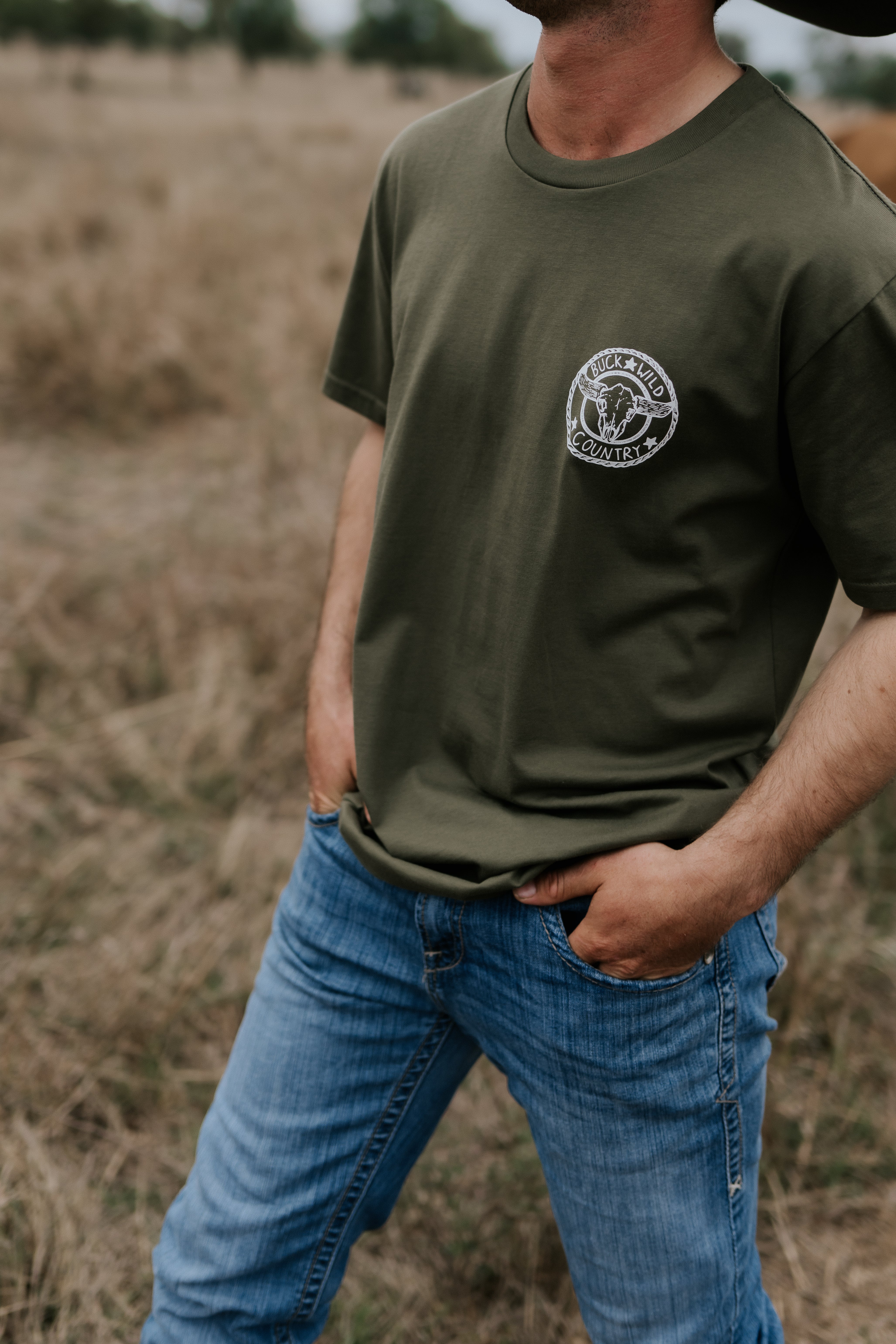 KHAKI BUCKLE UP T-SHIRT
