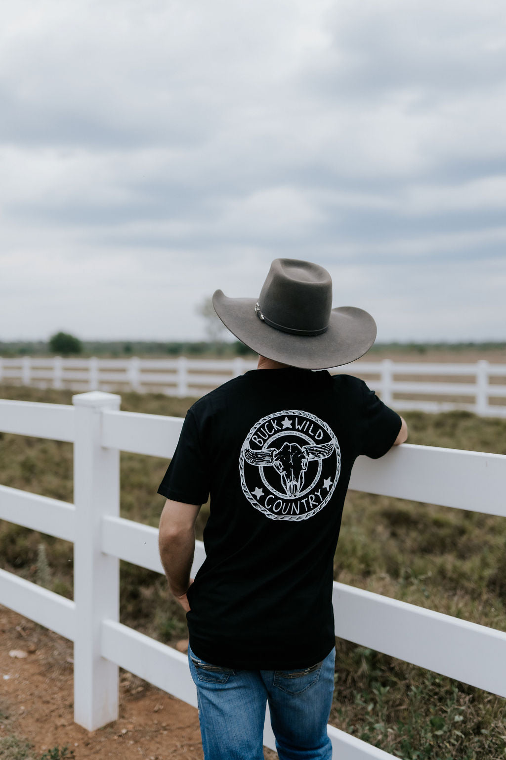 BLACK BUCKLE UP T-SHIRT