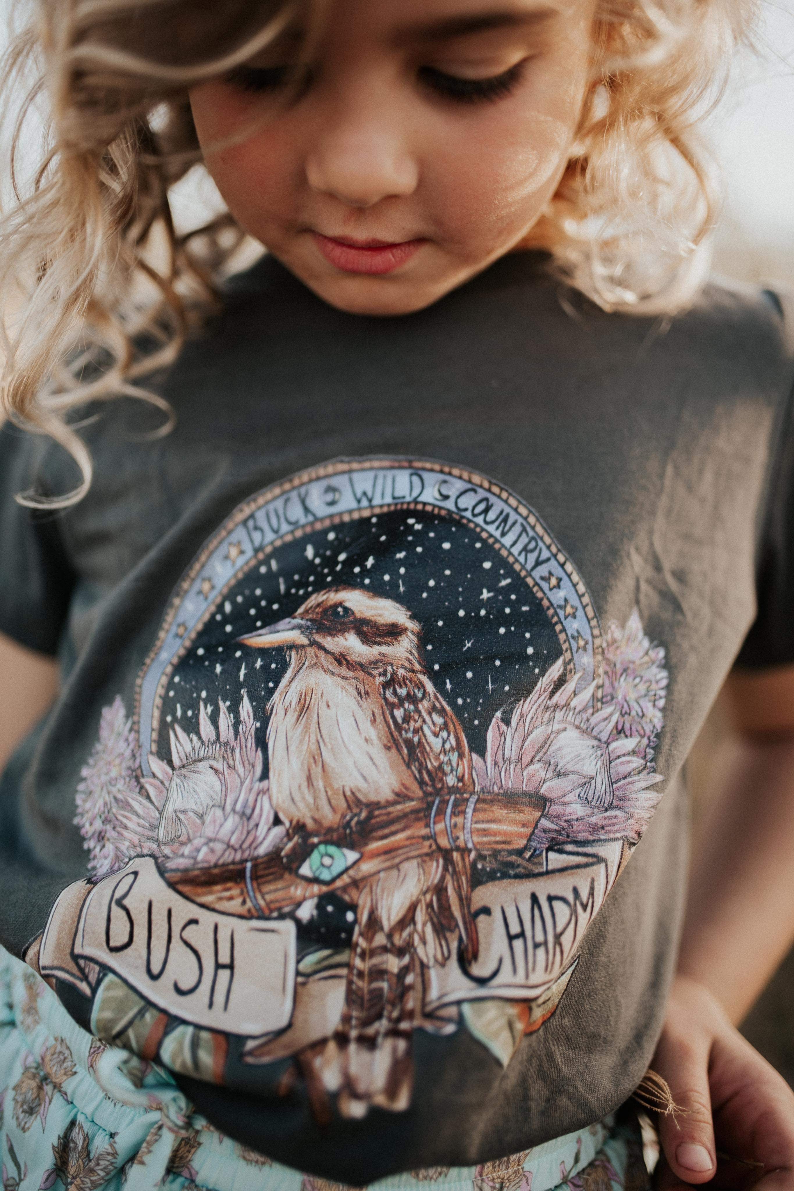 LITTLE BUSH CHARM COAL T-SHIRT