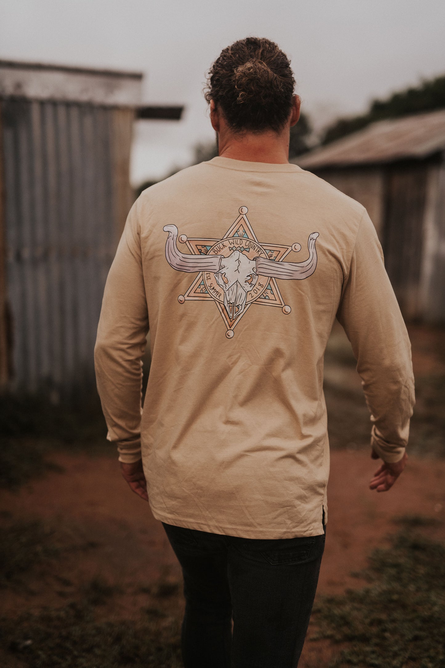SHOOTOUT SHEILD LONG SLEEVE T-SHIRT - TAN