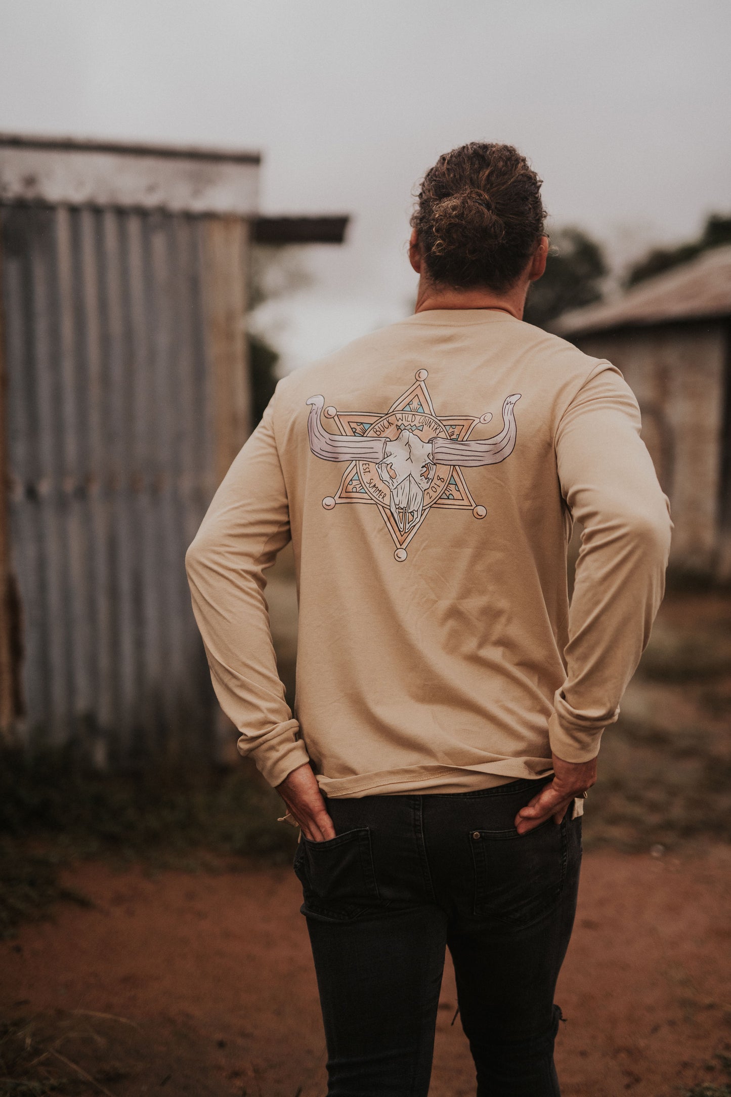 SHOOTOUT SHEILD LONG SLEEVE T-SHIRT - TAN