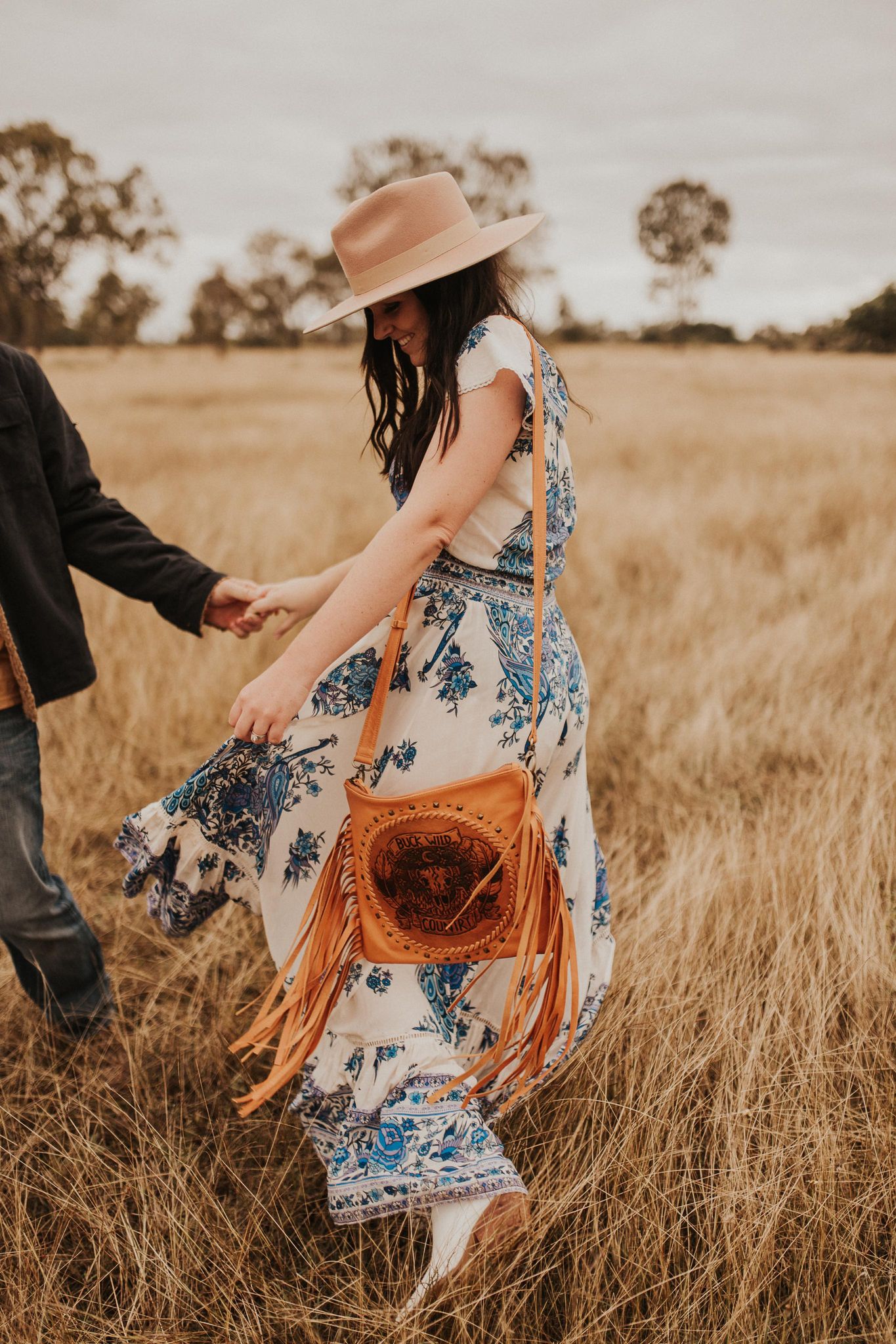 MOONLIGHT DANCING TAN TASSEL BAG