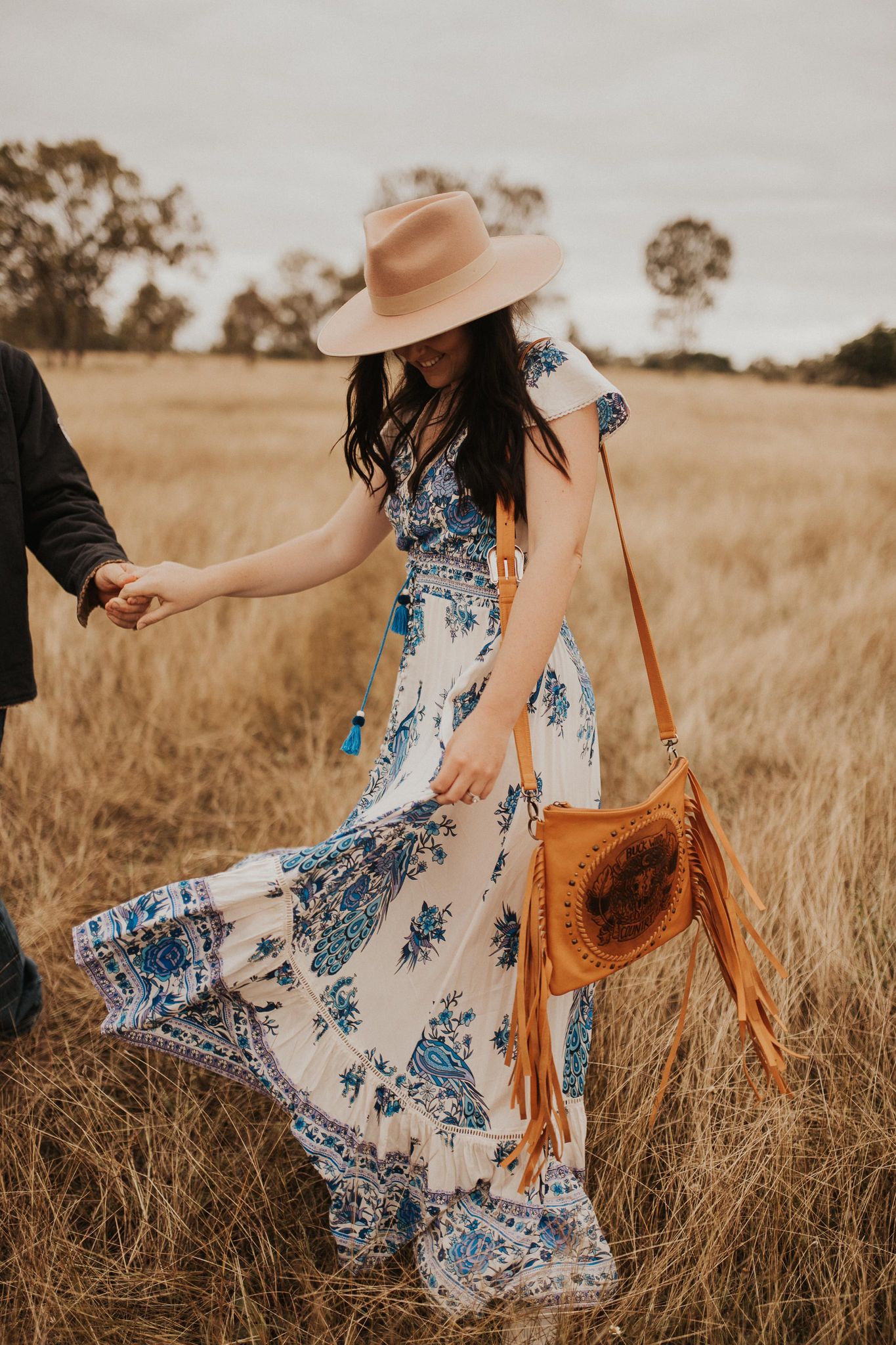 MOONLIGHT DANCING TAN TASSEL BAG