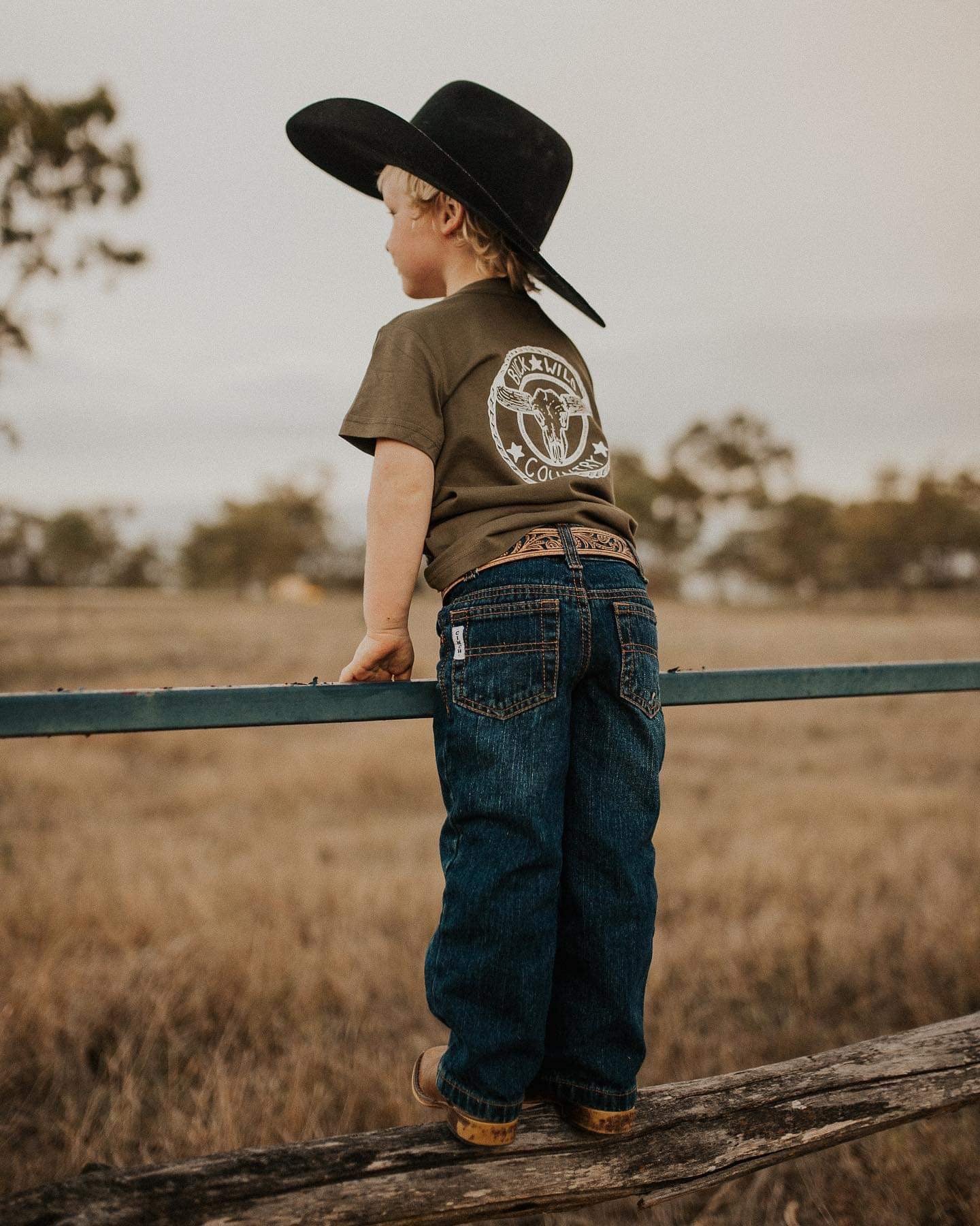 KHAKI LITTLE BUCKS T-SHIRT