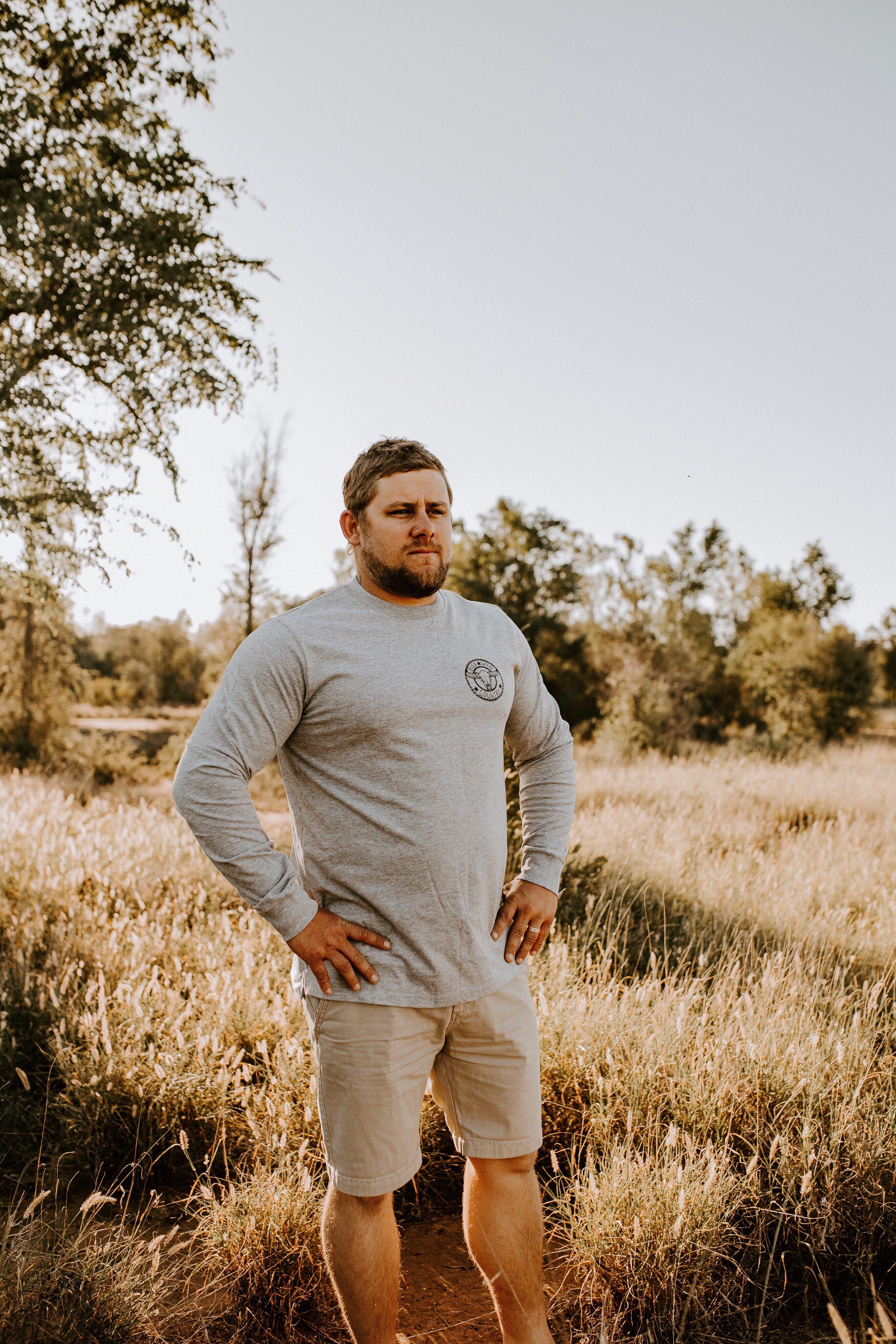 GREY LONG SLEEVE BUCK WILD TEE