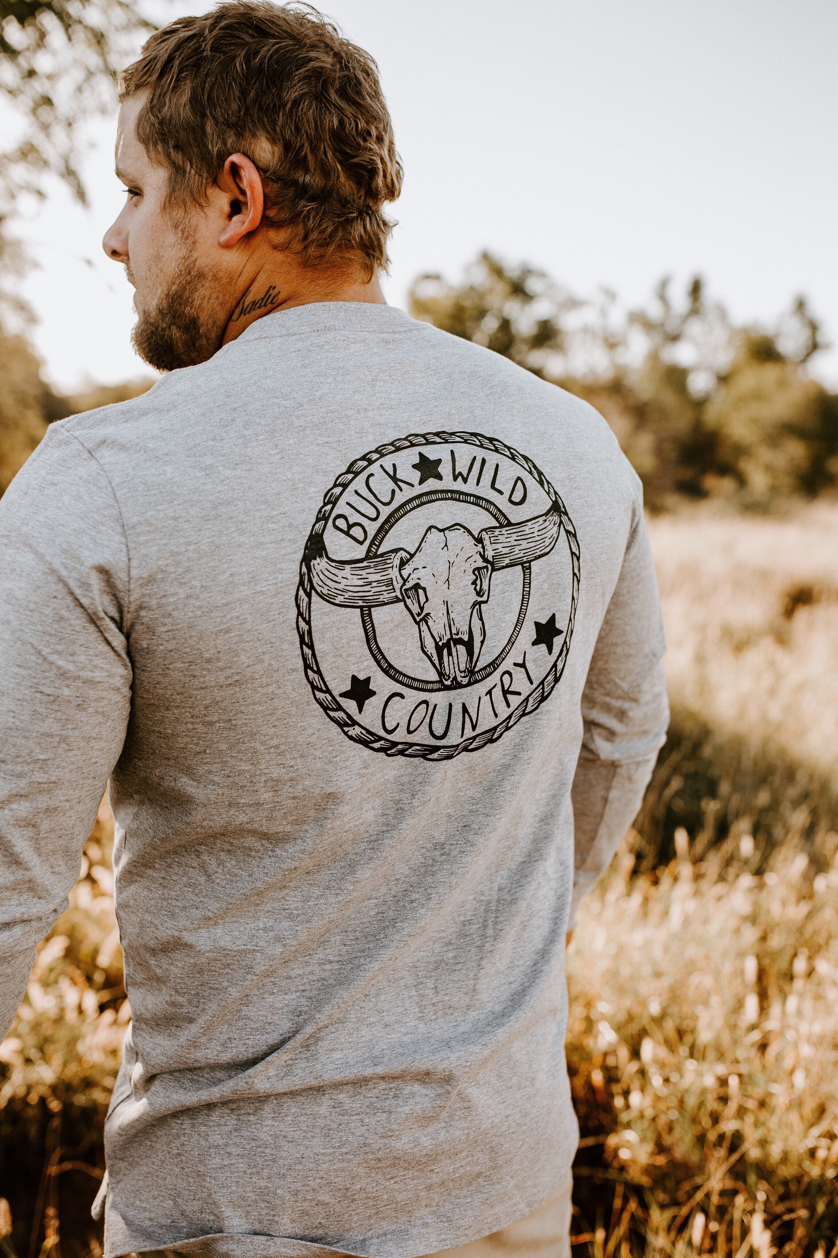 GREY LONG SLEEVE BUCK WILD TEE