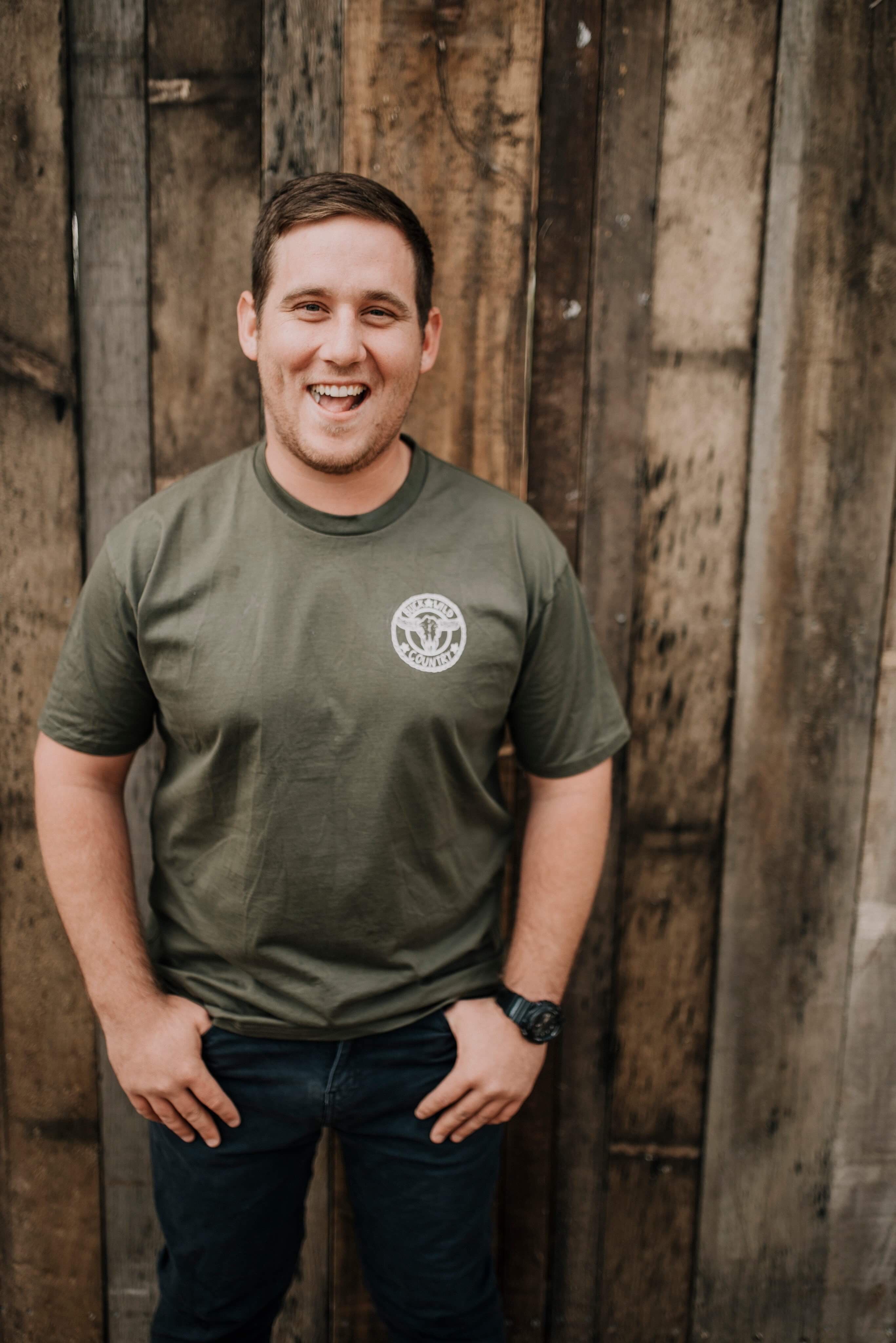 KHAKI BUCKLE UP T-SHIRT