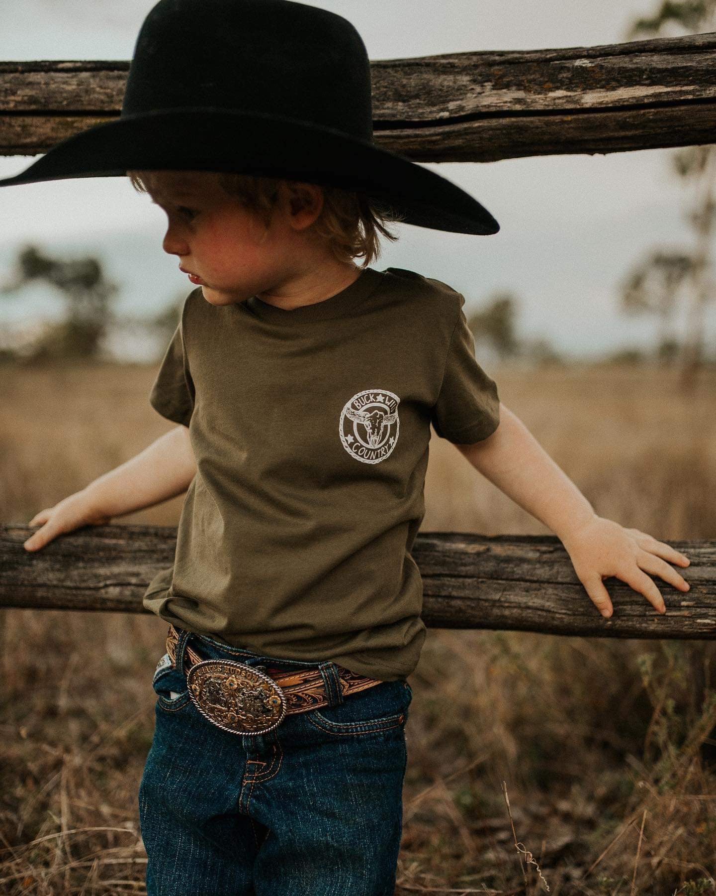 KHAKI LITTLE BUCKS T-SHIRT