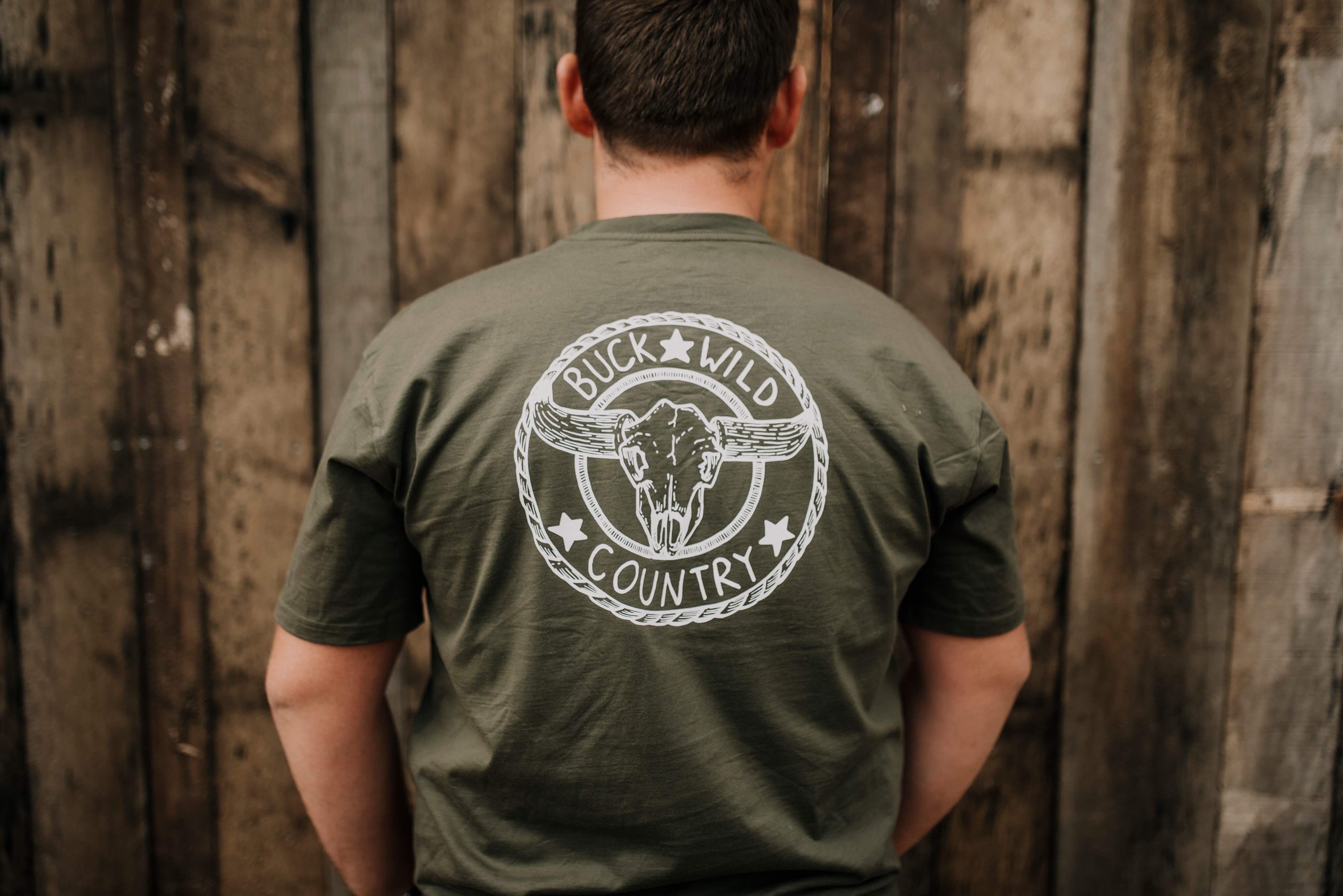 KHAKI BUCKLE UP T-SHIRT