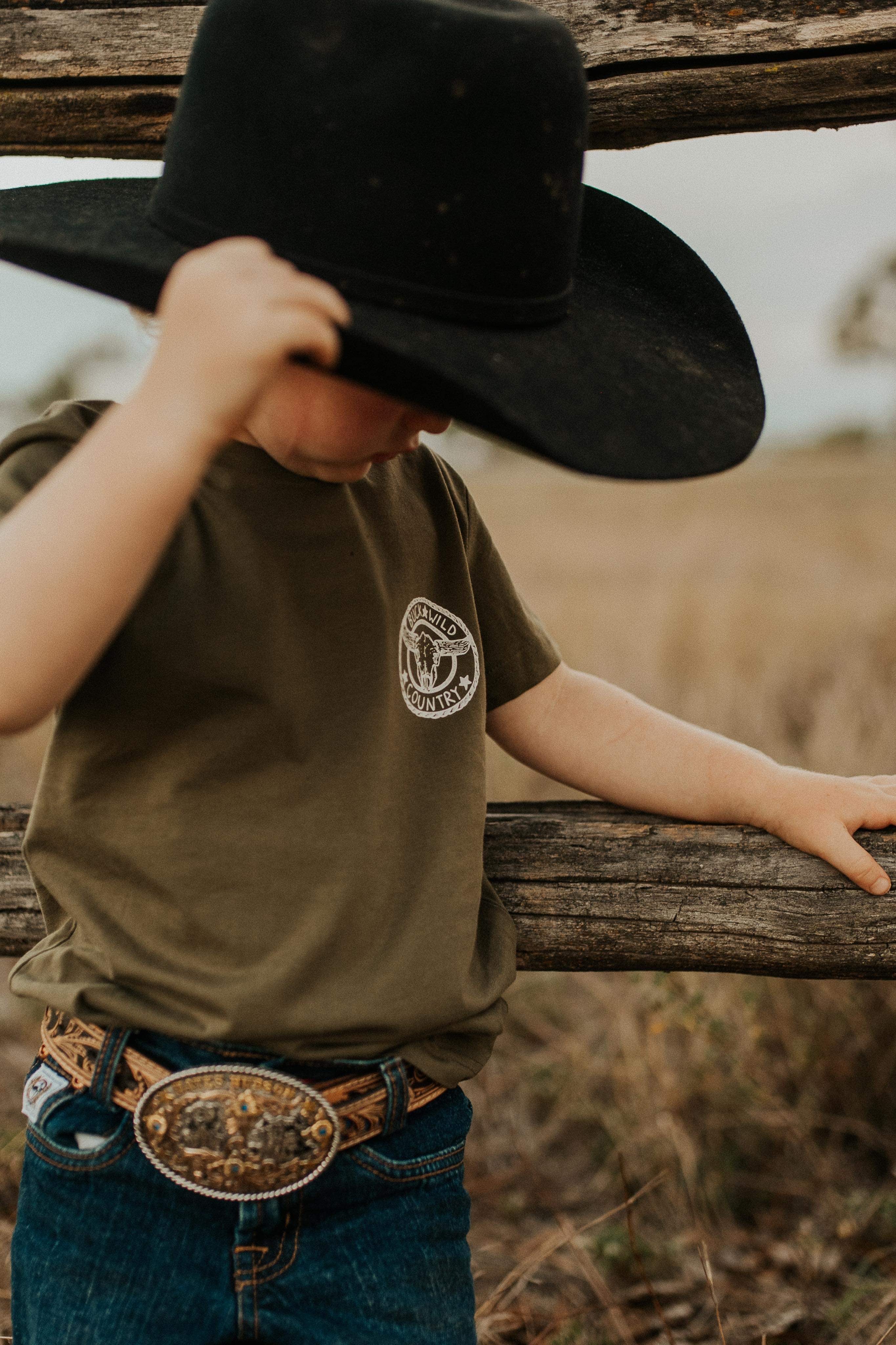 KHAKI LITTLE BUCKS T-SHIRT