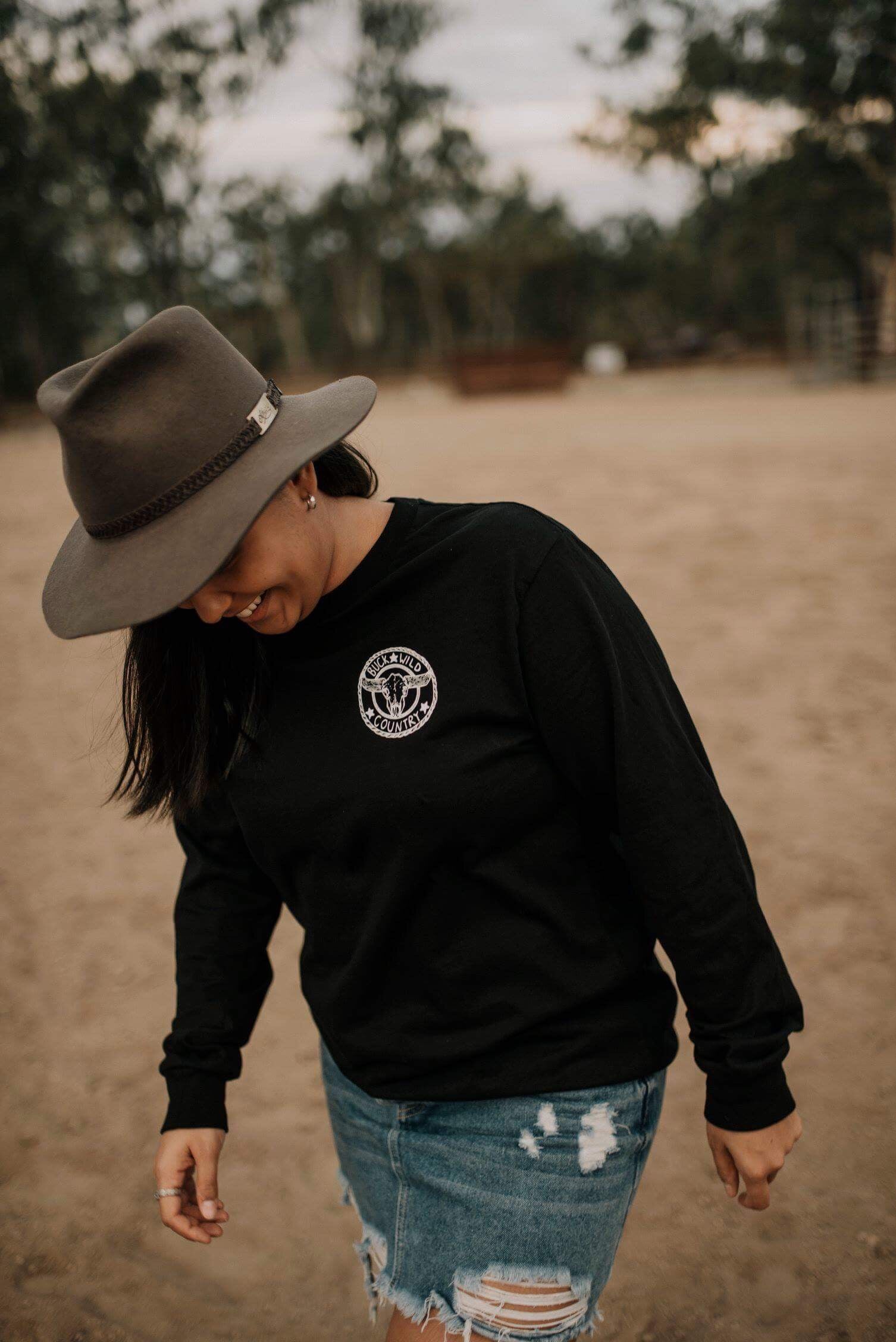 BLACK LONG SLEEVE BUCK WILD TEE