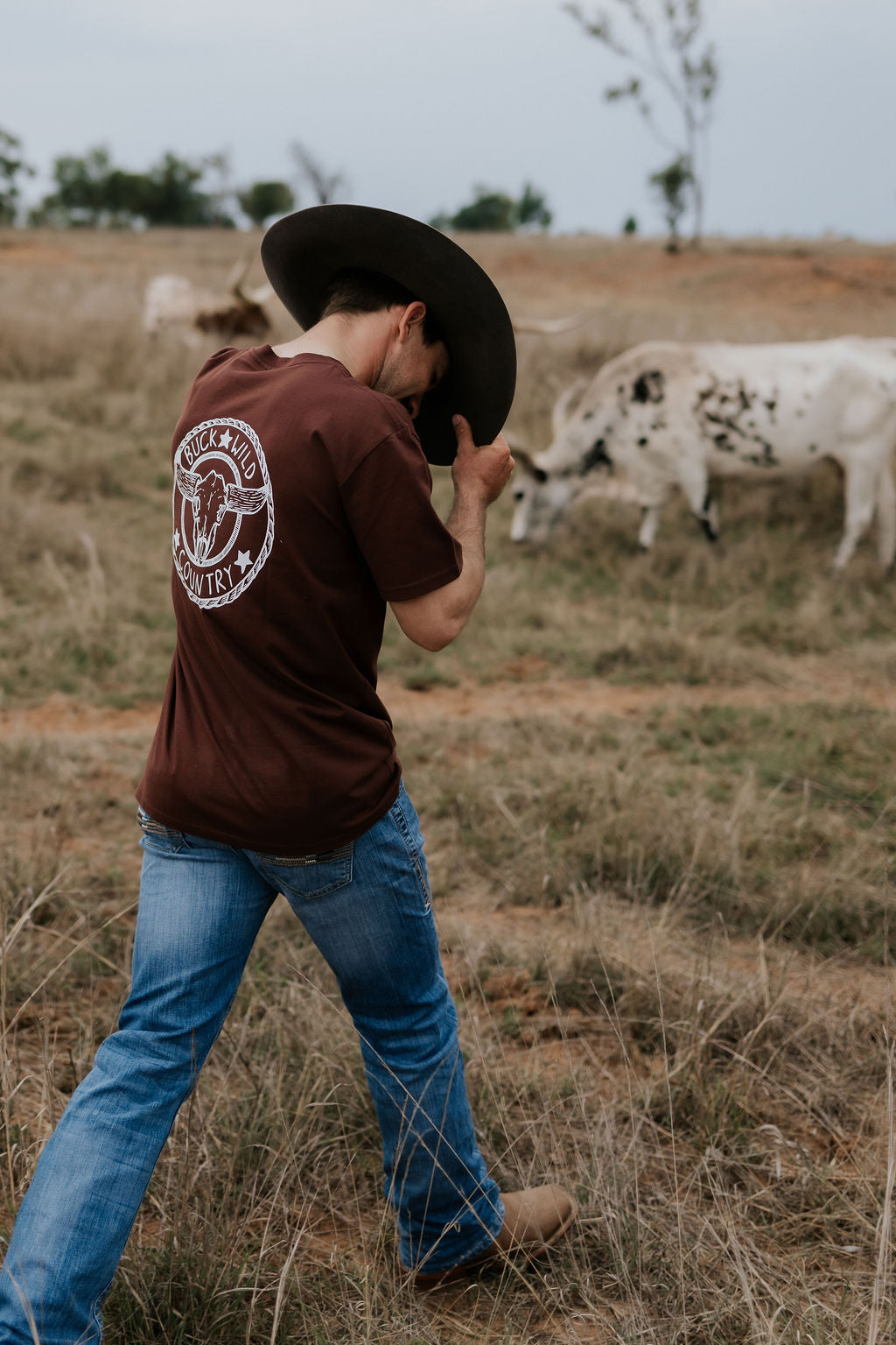 BUCKLE UP T-SHIRT - CHESTNUT, EMERALD GREEN, PETROL BLUE