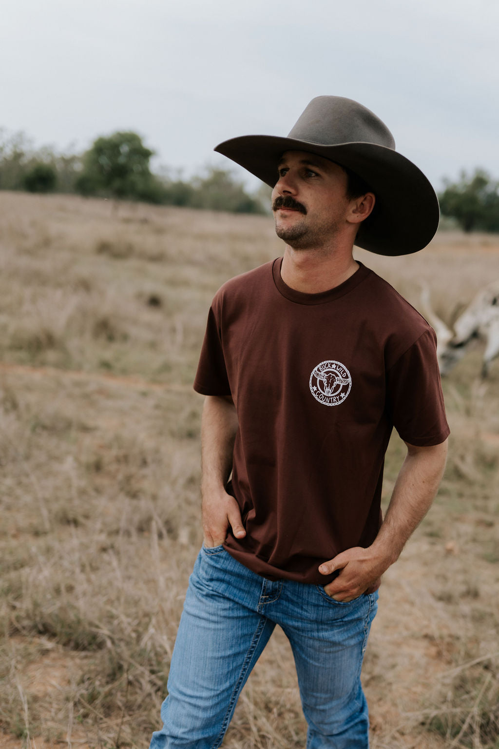 CHESTNUT BUCKLE UP T-SHIRT