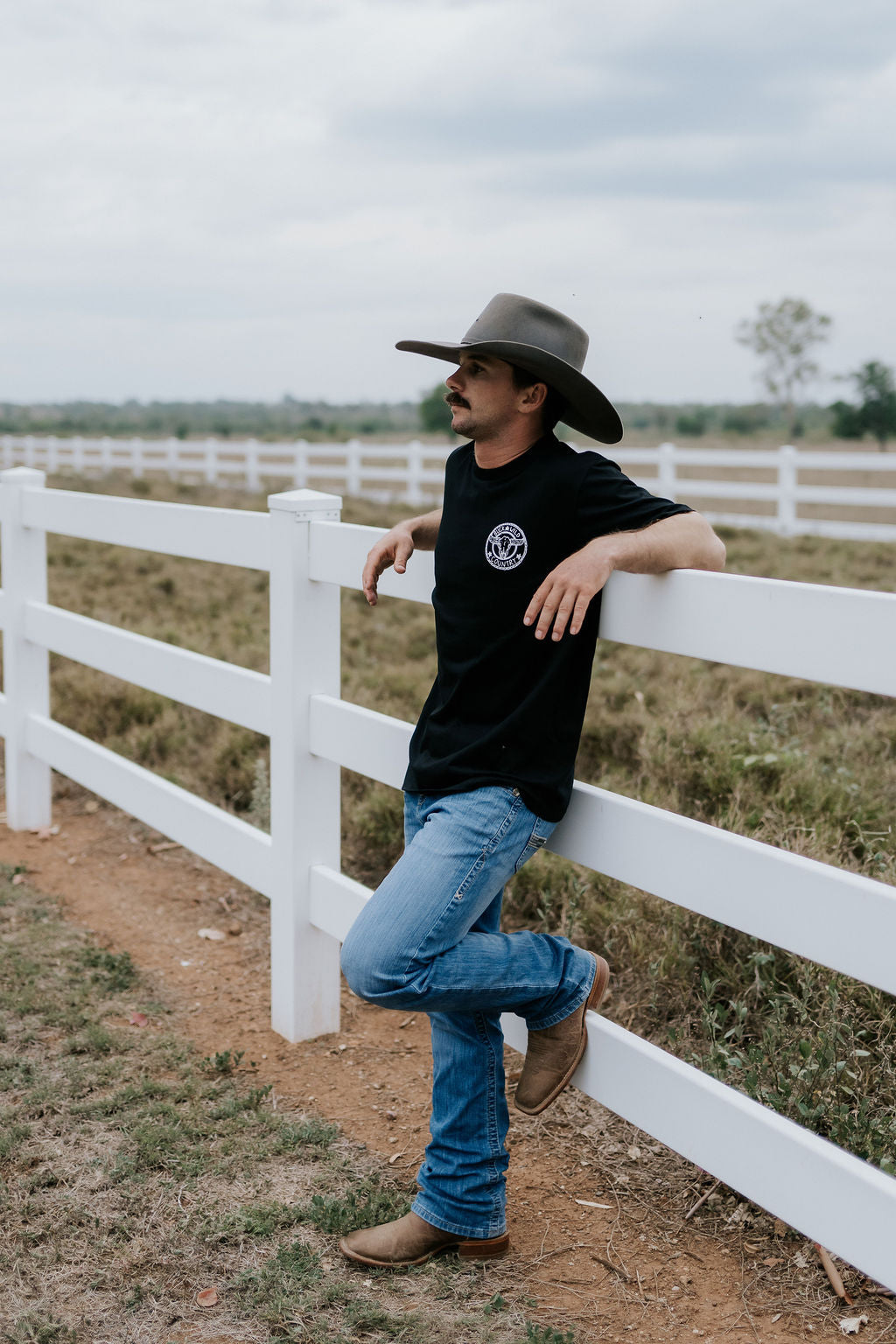 BLACK BUCKLE UP T-SHIRT