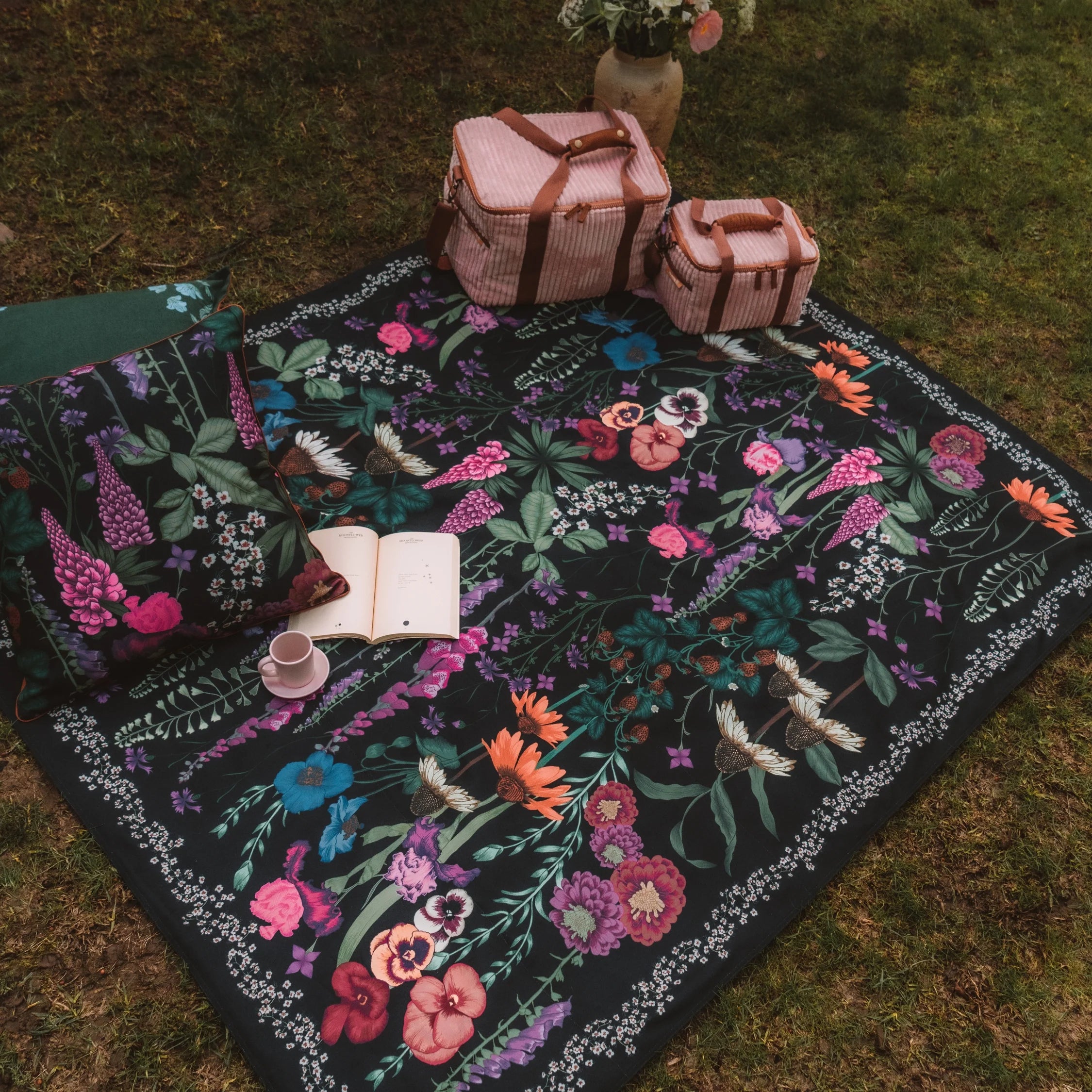 Flourish Picnic Rug - Clover