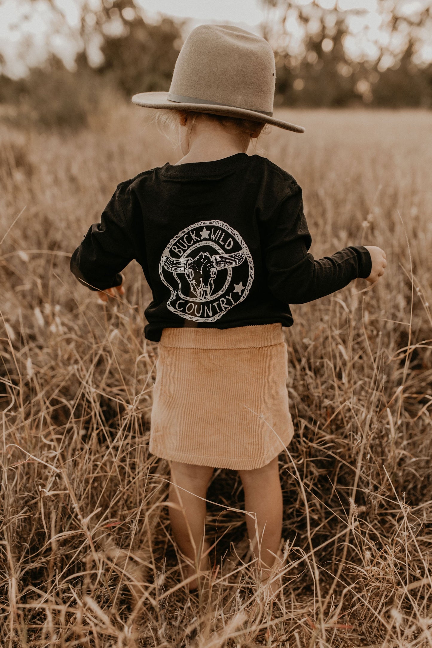 BLACK LONG SLEEVE LITTLE BUCKS TEE