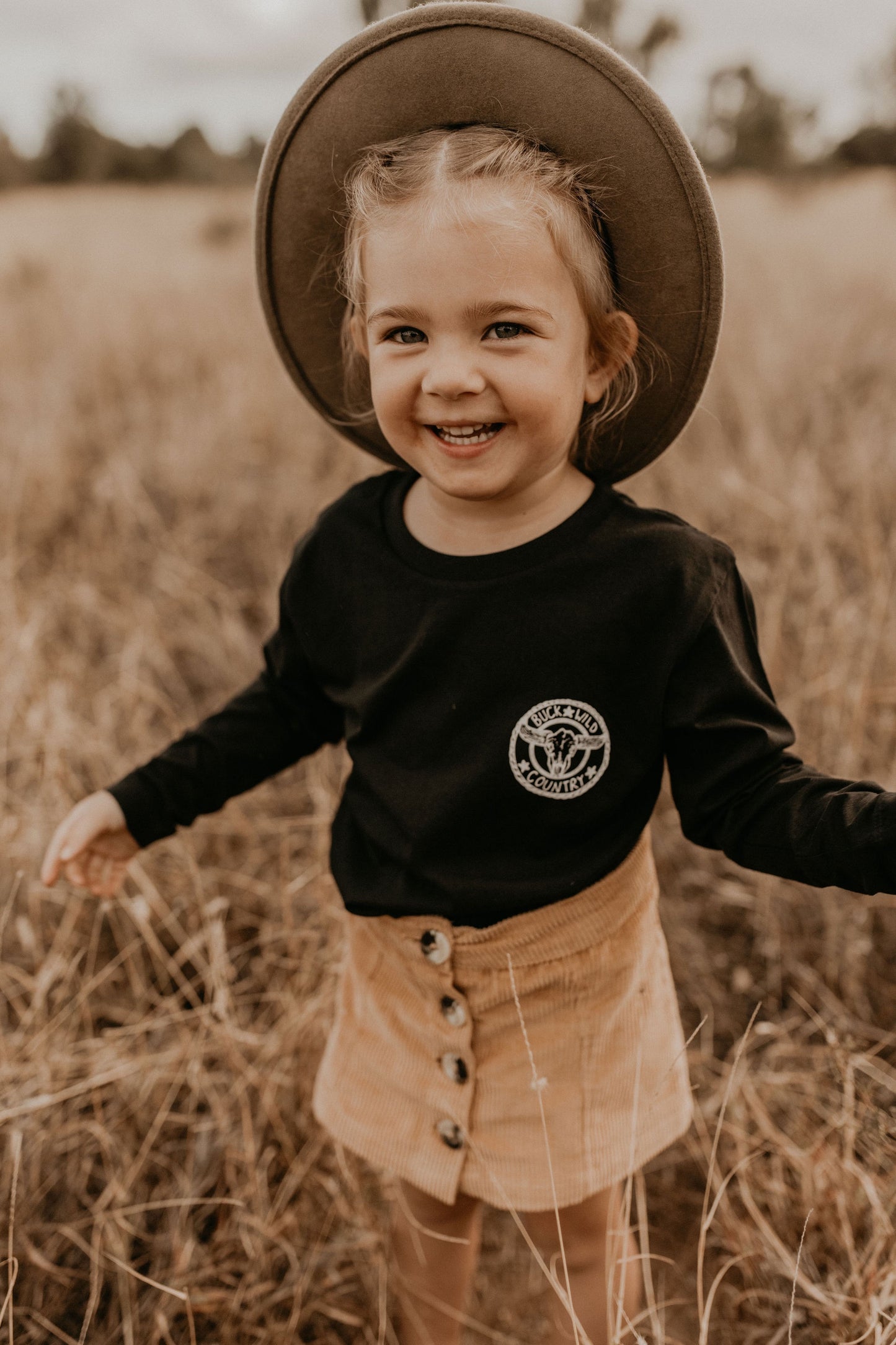 BLACK LONG SLEEVE LITTLE BUCKS TEE